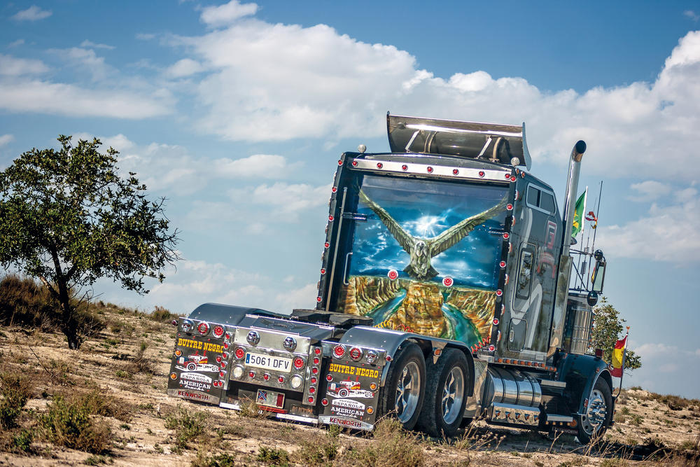 Kenworth W900 Buitre Negro