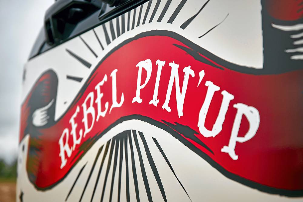 Renault Trucks T Rebel Pin' Up