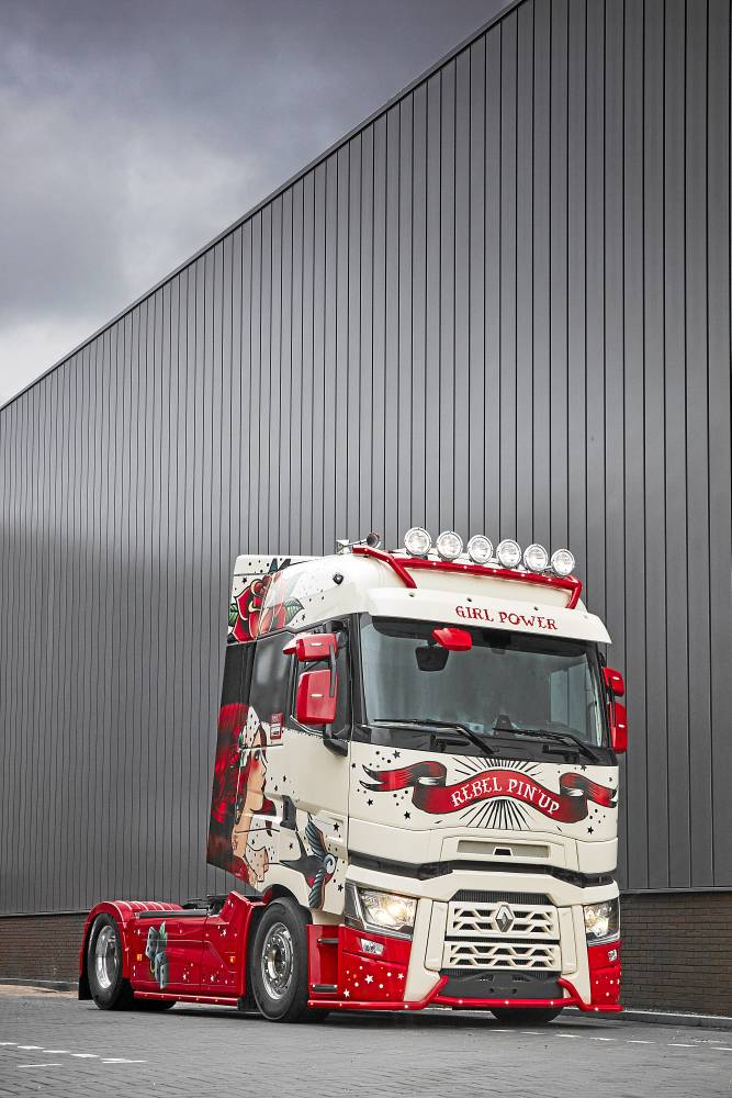 Renault Trucks T Rebel Pin' Up