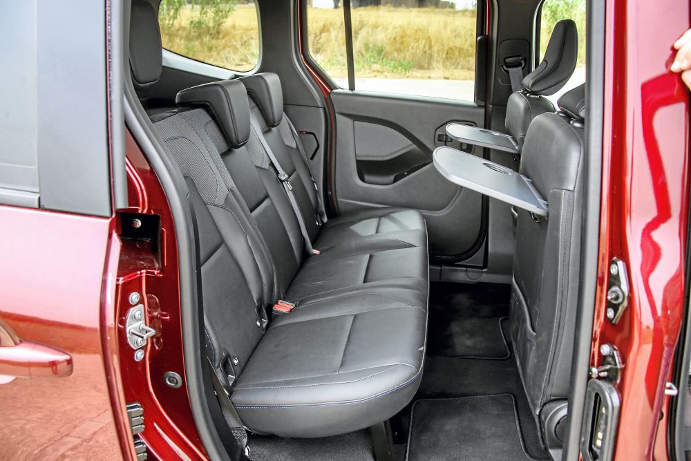 interior nissan townstar