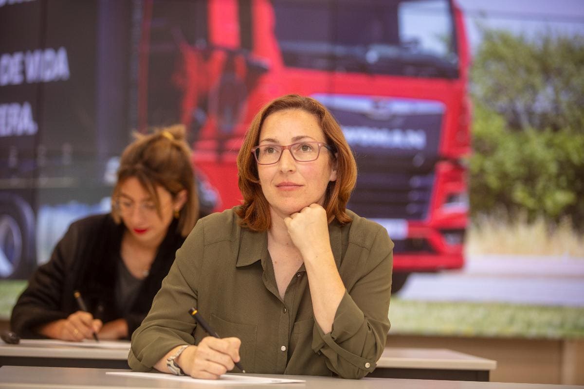 becas WoMAN