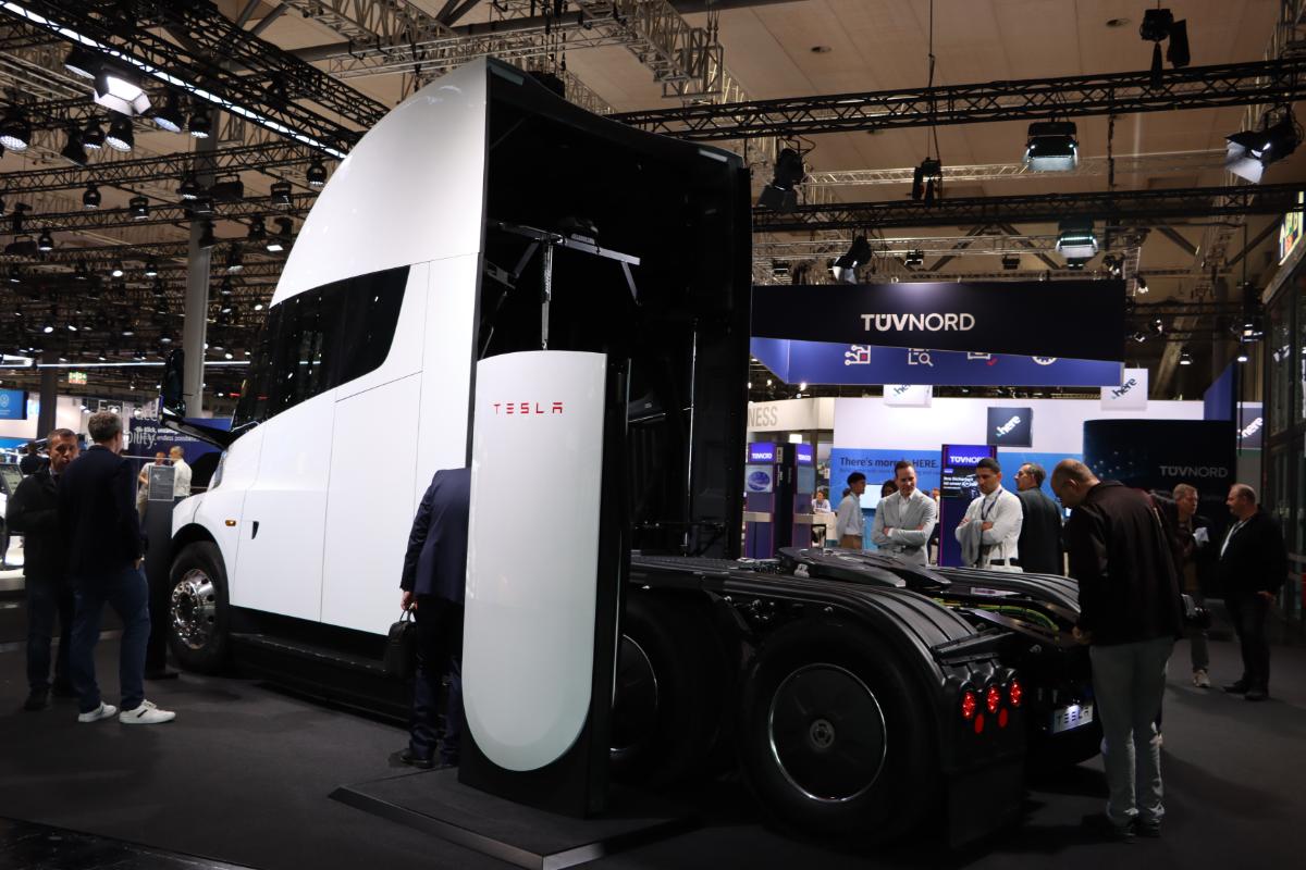 tesla semi