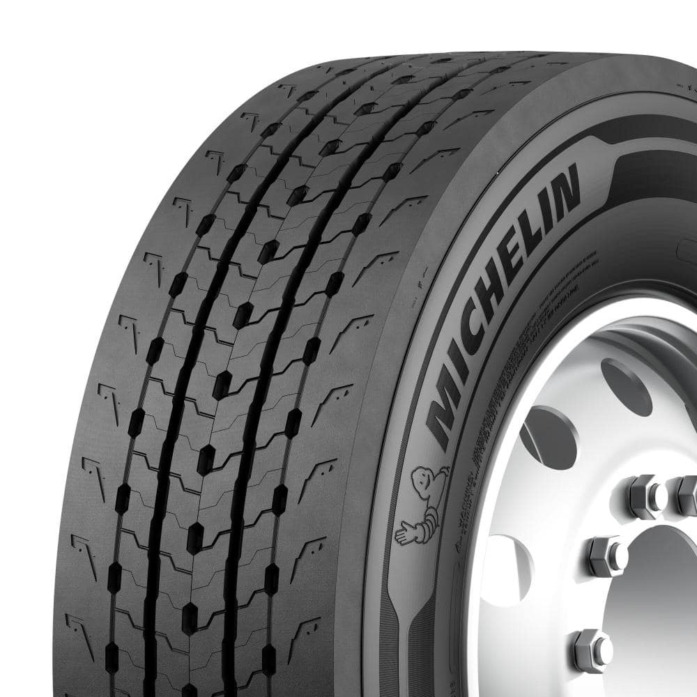 Primer plano de un neumático Michelin con un dibujo intrincado de la banda de rodadura, complementado por una llanta blanca impecable.