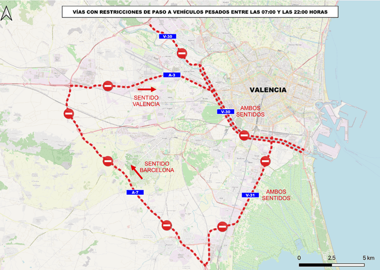 Mapa de Valencia aérea metropolitana que muestra las carreteras con acceso restringido a vehículos pesados, marcadas con líneas discontinuas rojas para controlar la circulación de camiones.