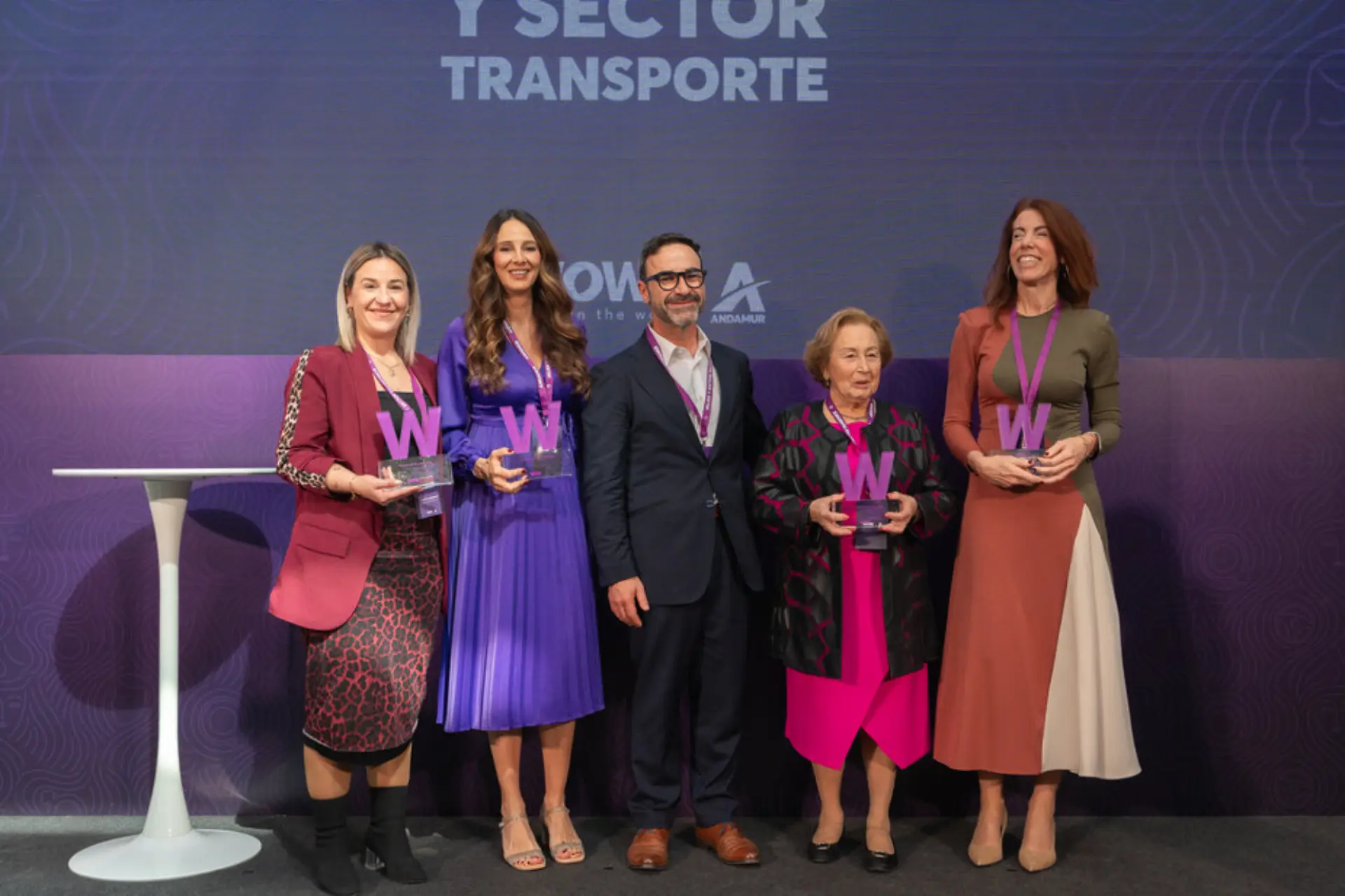 andamur mujer transporte premios wow