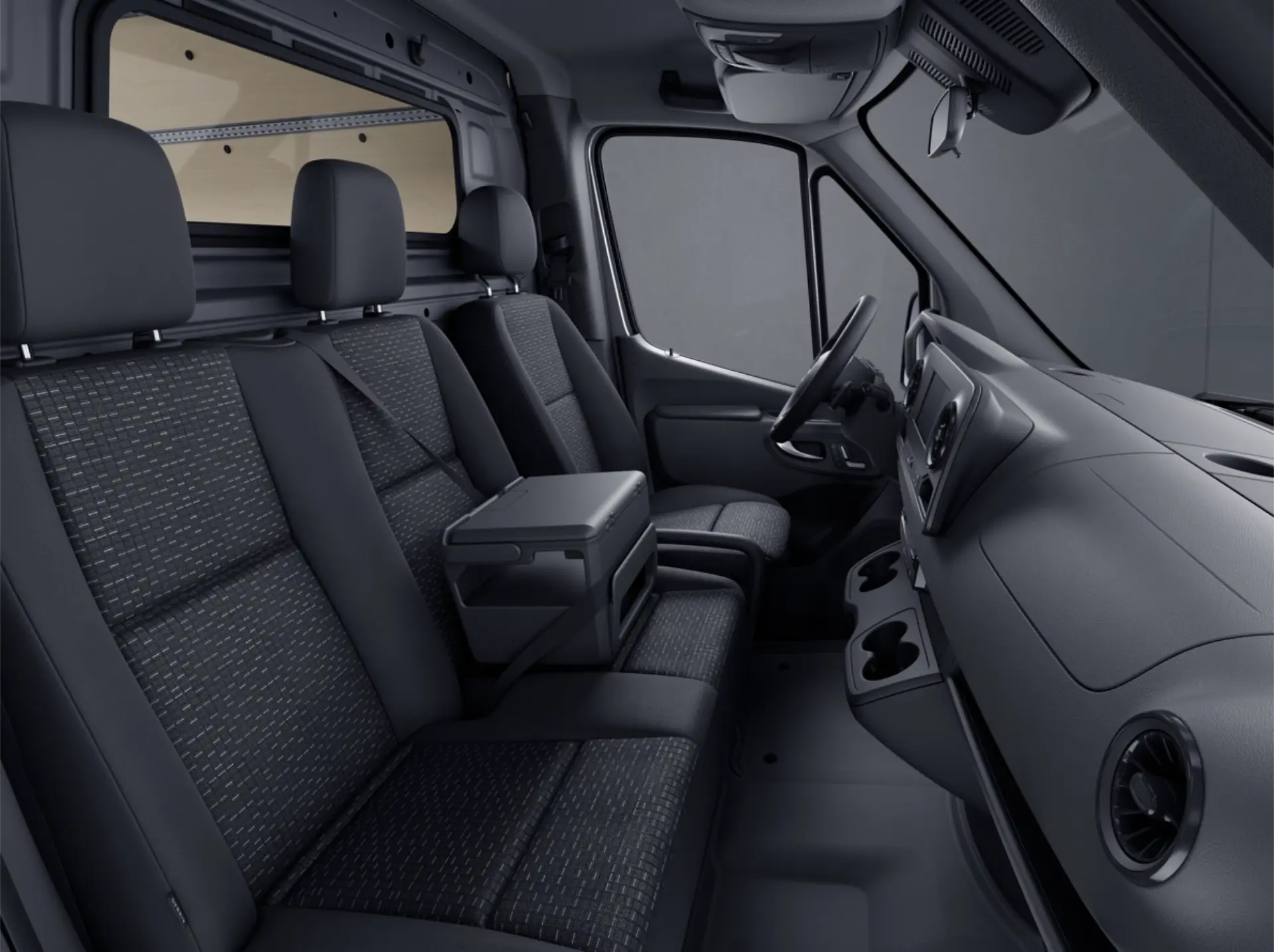Vista interior de la cabina de una moderna furgoneta Mercedes-Benz eSprinter con tres asientos de tela negra y consola central abatible, diseñada para profesionales que buscan comodidad y eficiencia.