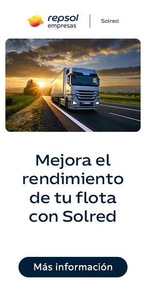 Un camión de Repsol circula por una autopista al atardecer con un texto que promociona los servicios de Solred para mejorar el rendimiento de las flotas.