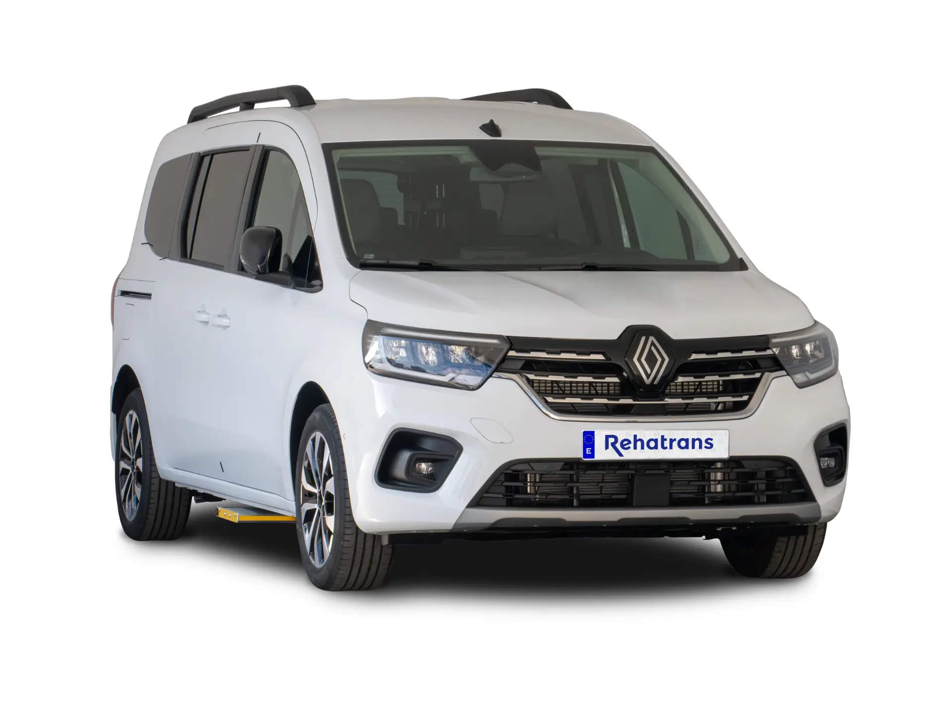 Furgoneta Renault Grand Kangoo L2 blanca con el logotipo de Rehatrans, vista frontal, sobre fondo blanco, diseñada para la movilidad accesible.