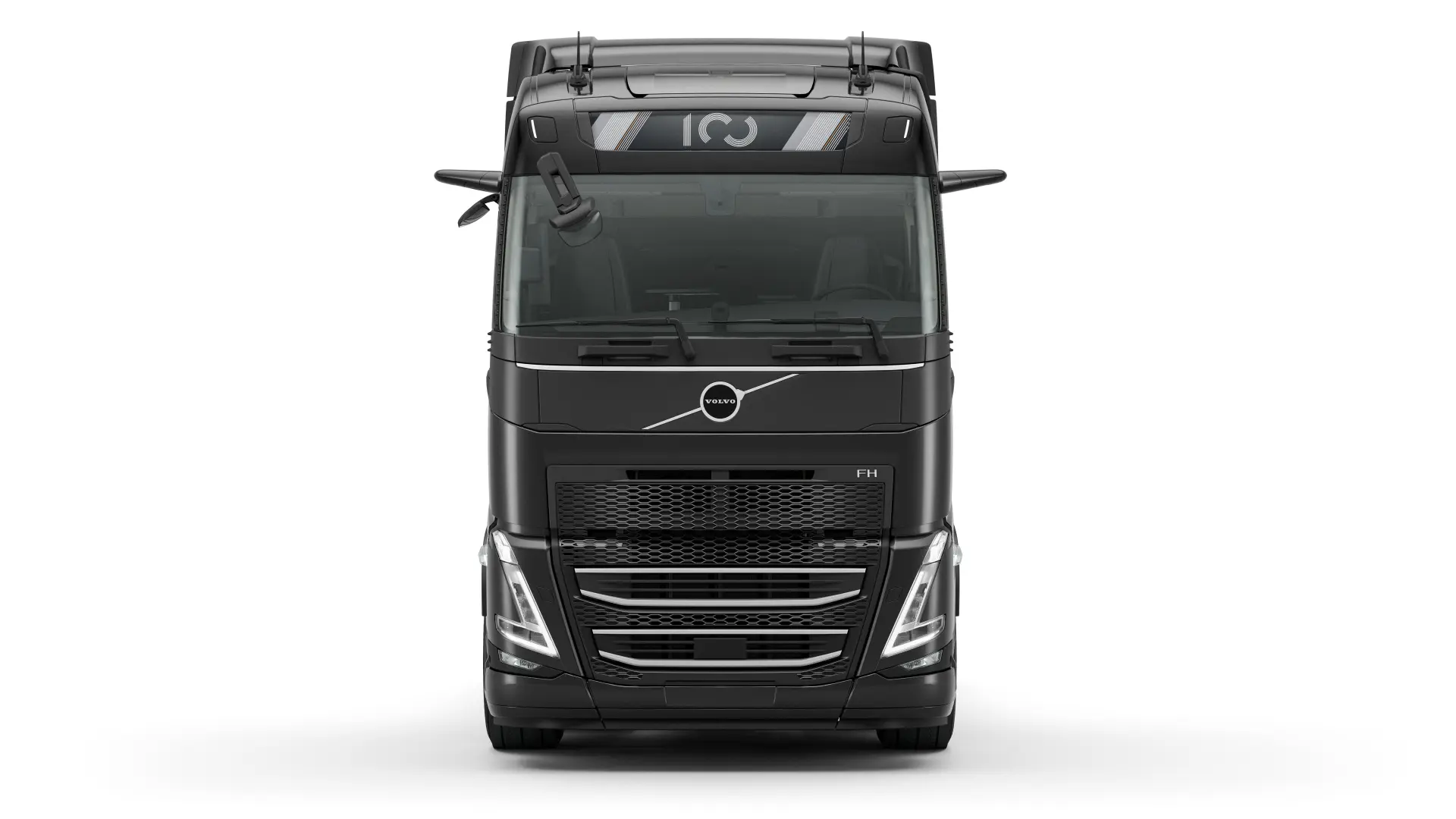 Vista frontal de un camión Volvo FH16 «Edición Especial» de color negro, en la que destacan su parrilla característica, sus elegantes faros y su amplio parabrisas.