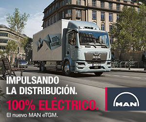 Camión de reparto eléctrico MAN eTGM circulando por una calle de la ciudad, situado en la imagen A.
